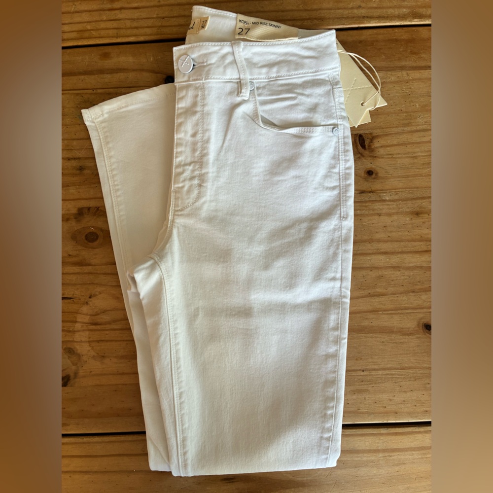 NWT | Women's Crisp White Skinny Jeans Size 27 & 28 available Mid-Rise